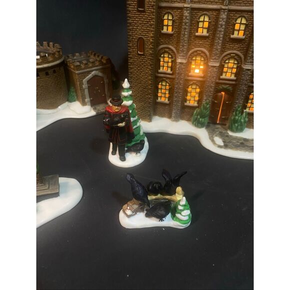 Department 56 Tower of London set - Picture 4 of 14